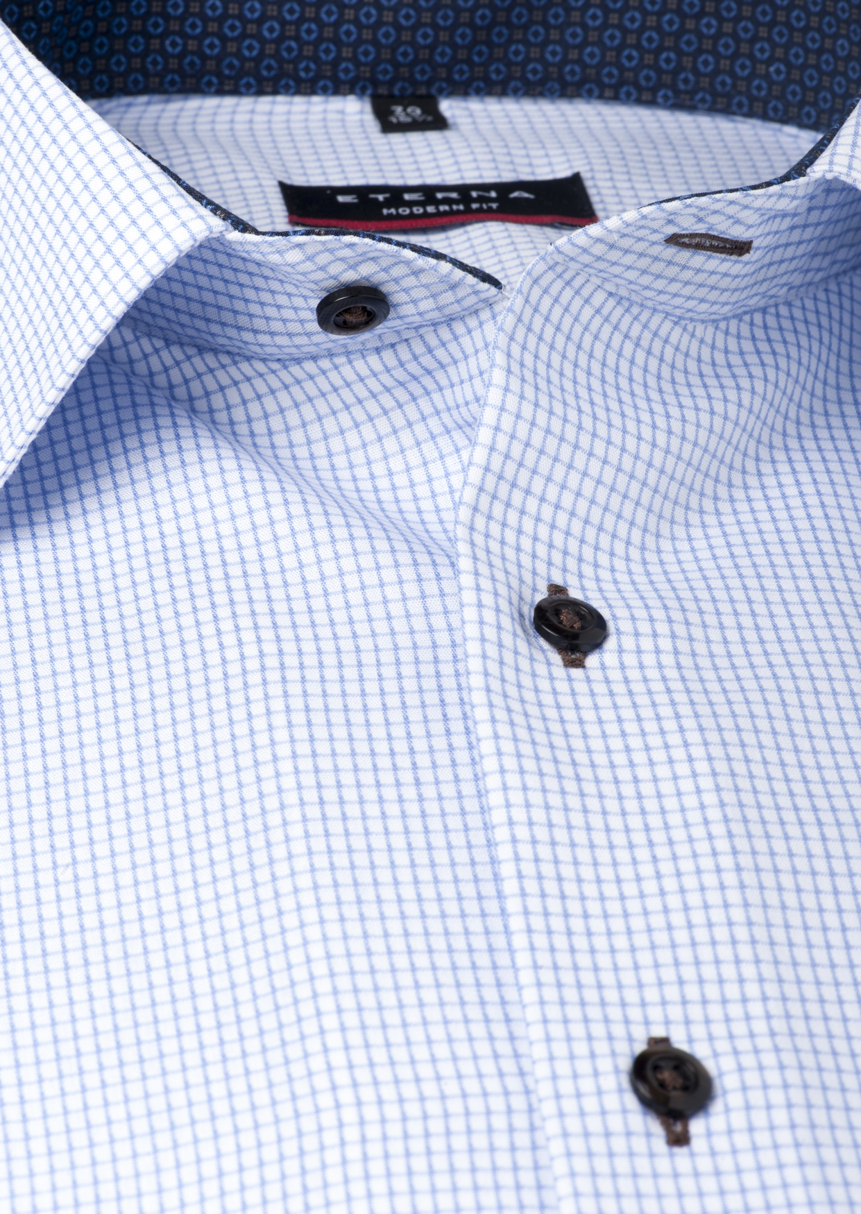 Kent-Kragen-eines-Eterna-Hemdes-Modern-Fit-72-cm-Super-Lang-in-Kragenweite-40-hellblau-weiß-kariert