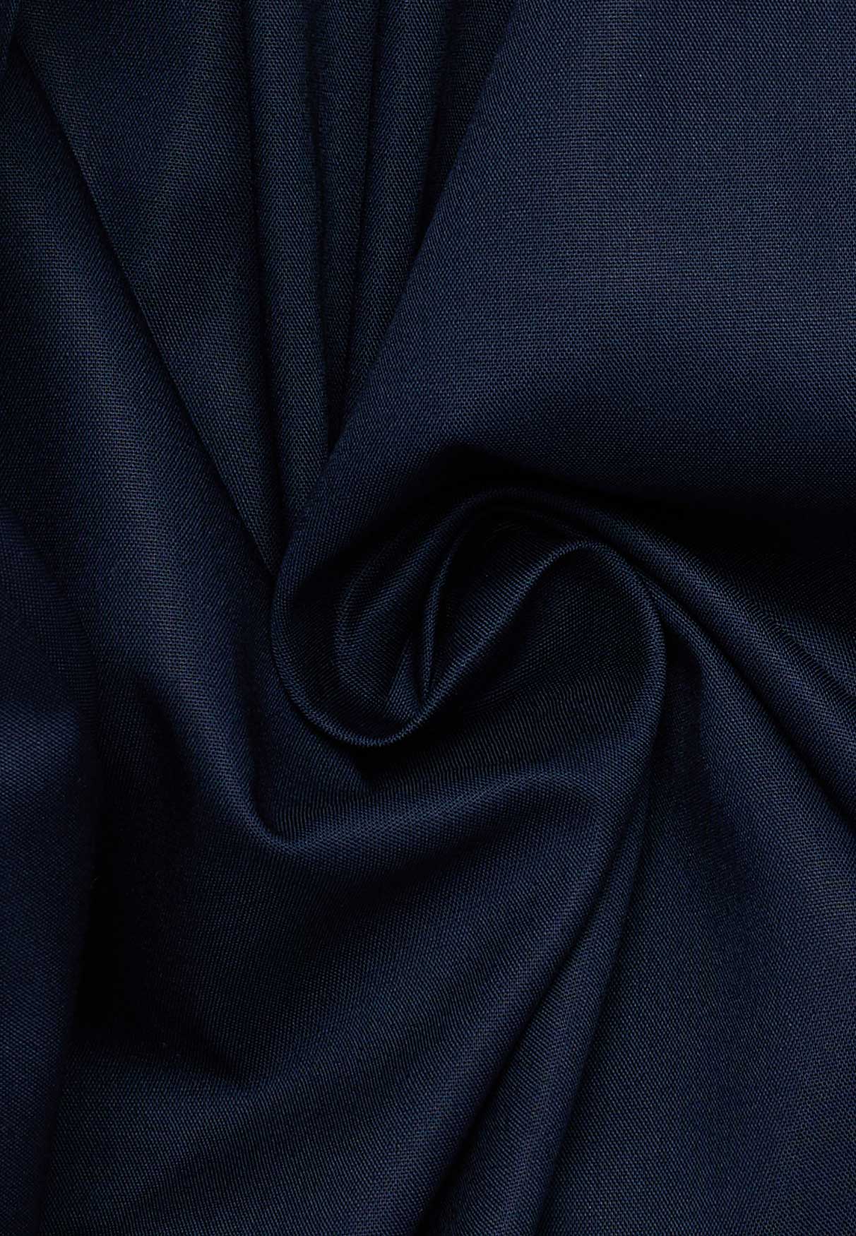 Stoffmuster-Eterna-Comfort-Fit-Hemd-Dynamic-Cotton-Popeline-in-der-Farbe-dunkelblau-mit-72-cm-Ärmellänge