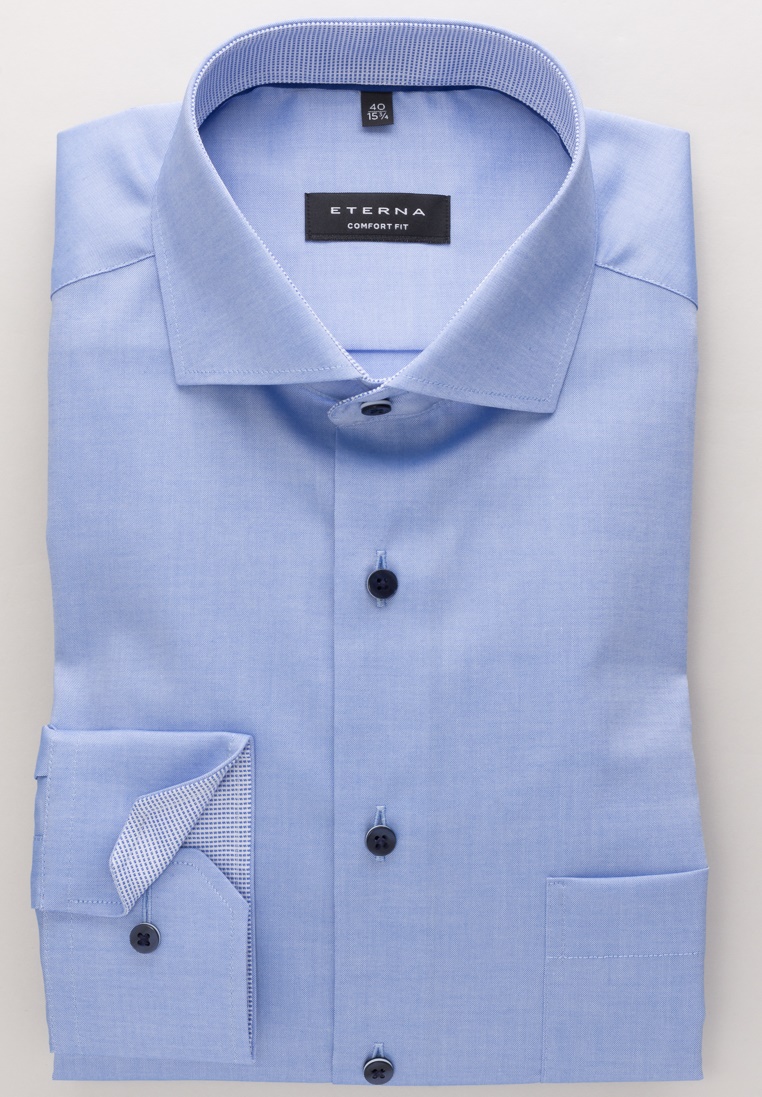 Hellblaues ETERNA Hemd mit der Passform Comfort Fit in der Farbe hellblau. Das Hemd einen verlängerten 68 cm Ärmel.