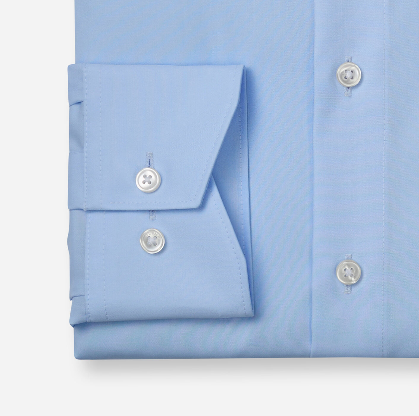 Produktdetail Manschette eines hellblauen OLYMP Hemdes Comfort Fit mit extra verlängerten Ärmeln von 69 cm.