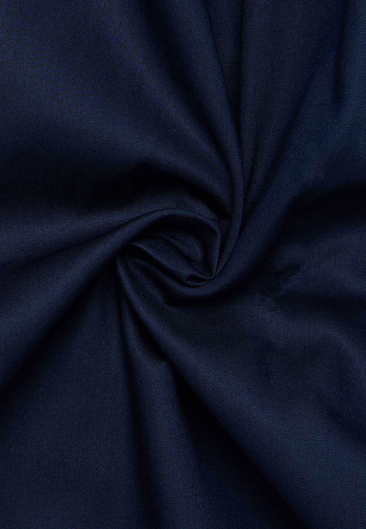 Stoffmuster-Eterna-Modern-Fit-Hemd-Dynamic-Cotton-in-der-Farbe-dunkelblau-mit-72-cm-Ärmellänge