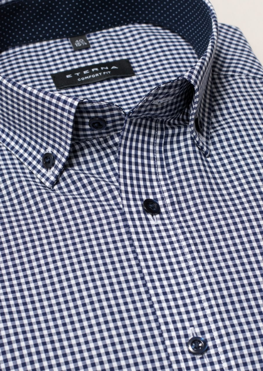 Eterna Hemd mit Button-Down-Kragen in der Farbe dunkelblau.