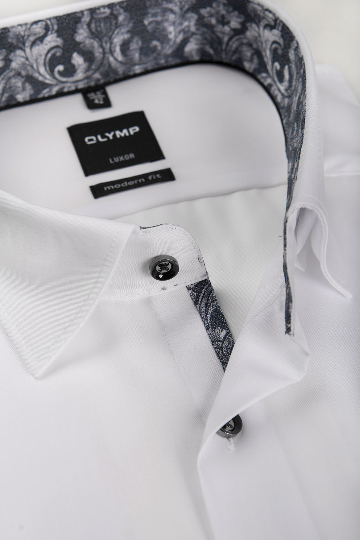 Under-Button-Down-Kragen-eines-Olymp-Herrenhemdes-Modern-Fit-in-Farbe-weiß-uni-mit-72-cm-super-Ärmellänge