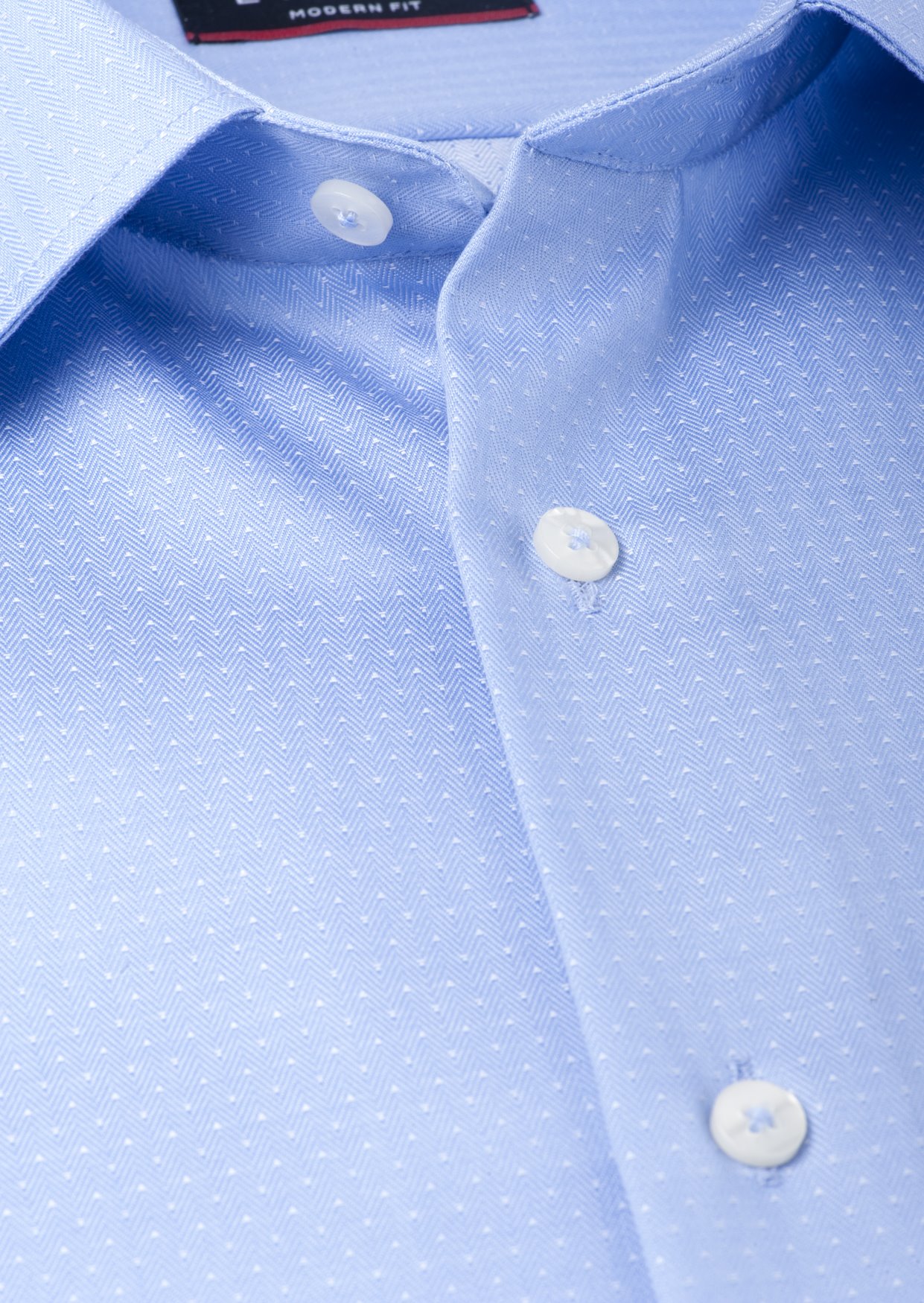 Kragenansicht-ETERNA-Hemd-Modern-Fit-72-cm-Armlänge-hellblau-mit-feinen-Tupfen-in-bügelfreier-Stoffqualität